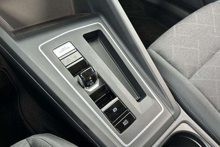 Sort VW Golf VIII fra 2024