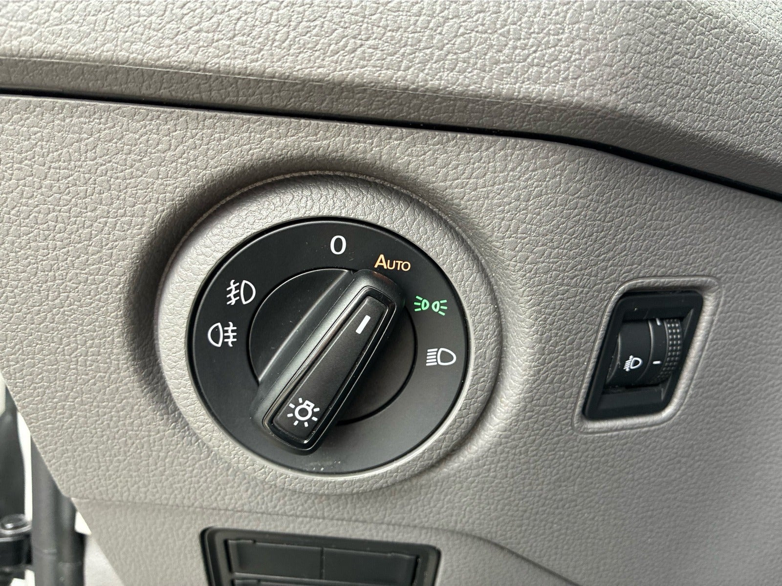 Hvid VW Crafter 35 fra 2024
