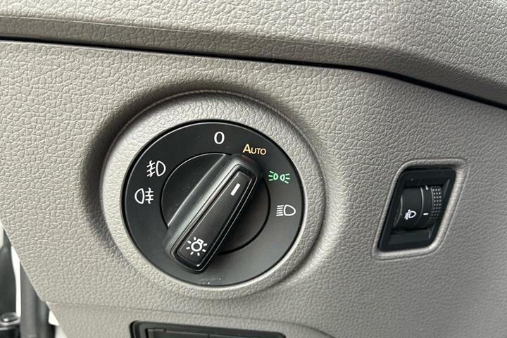Hvid VW Crafter 35 fra 2024