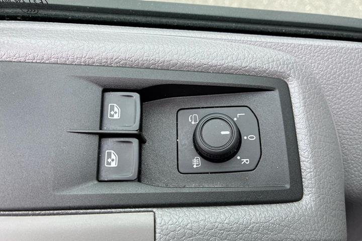 Hvid VW Crafter 35 fra 2024
