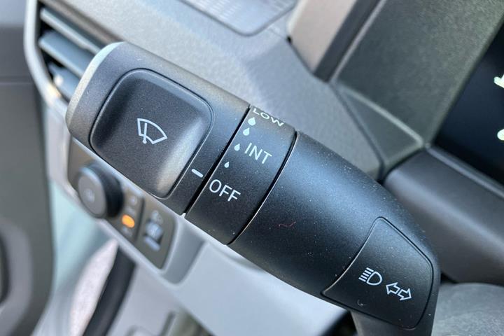 Hvid VW Transporter fra 2025