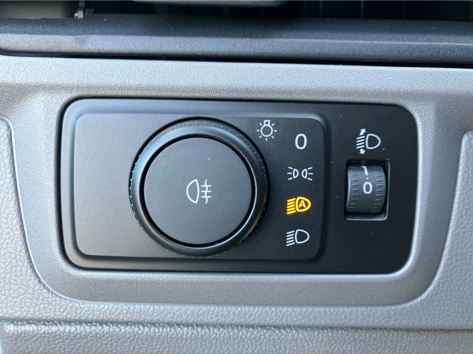 Hvid VW Transporter fra 2025