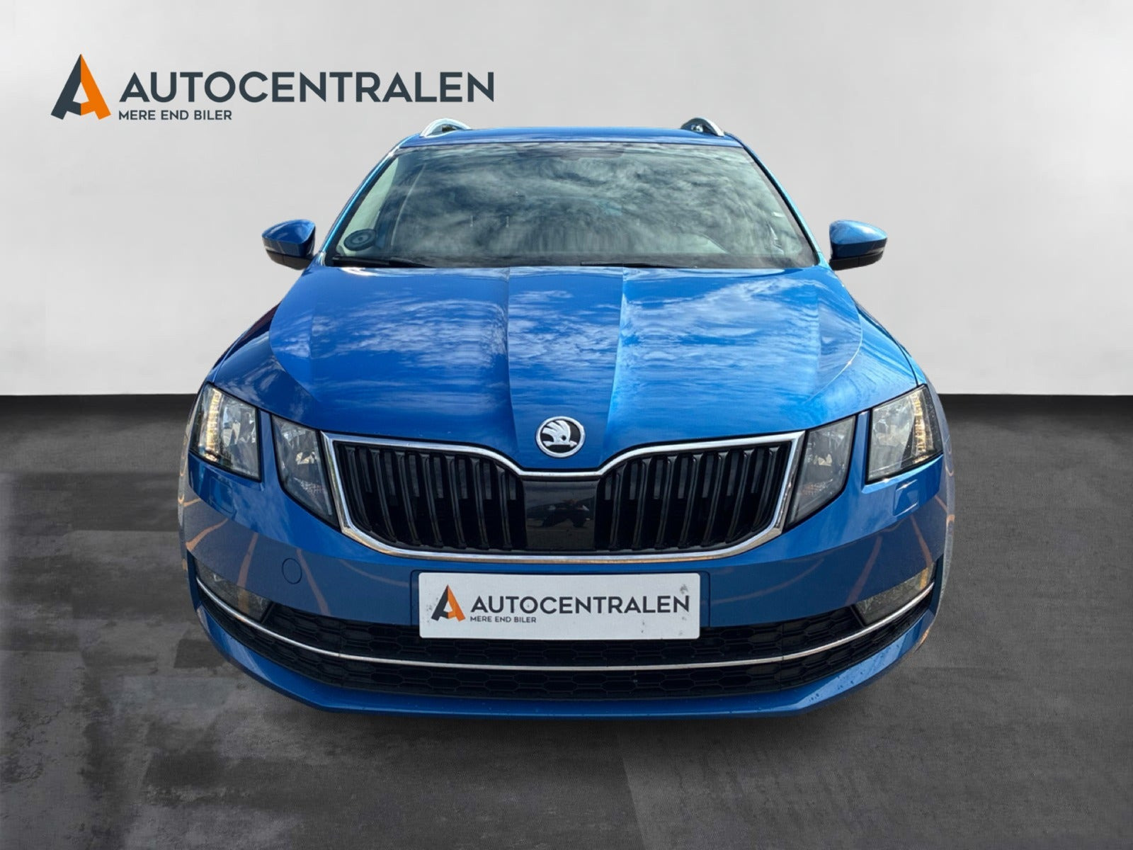 Blå Skoda Octavia fra 2019