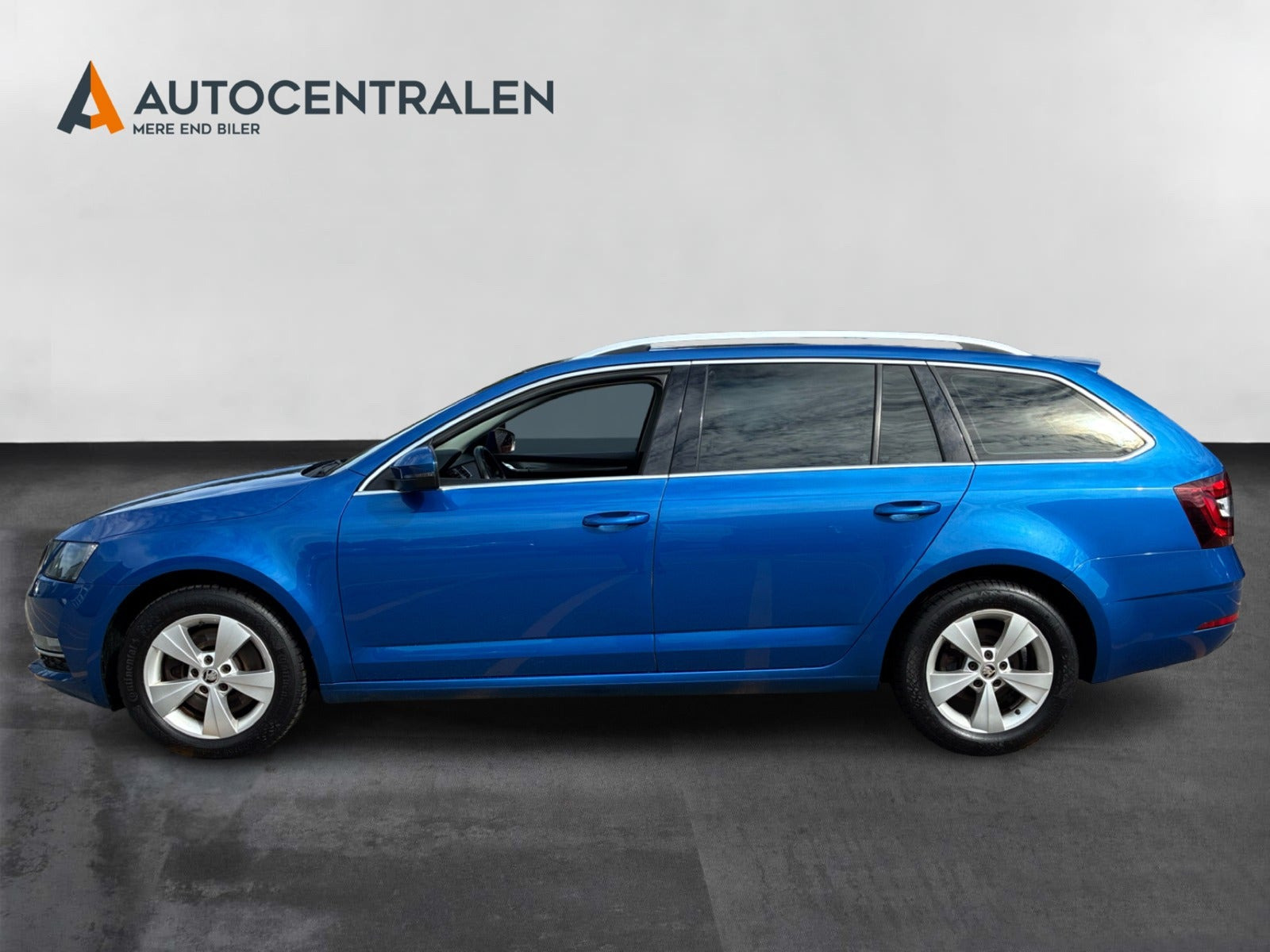 Blå Skoda Octavia fra 2019