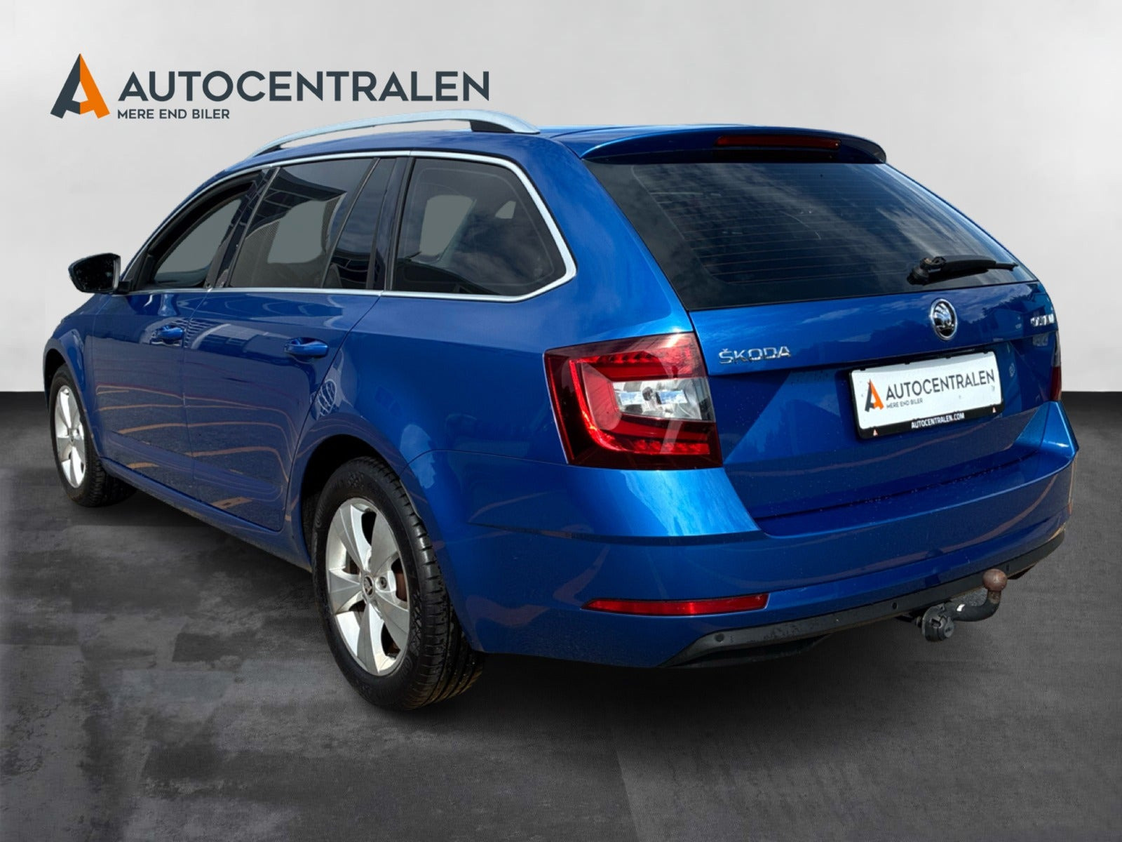 Blå Skoda Octavia fra 2019