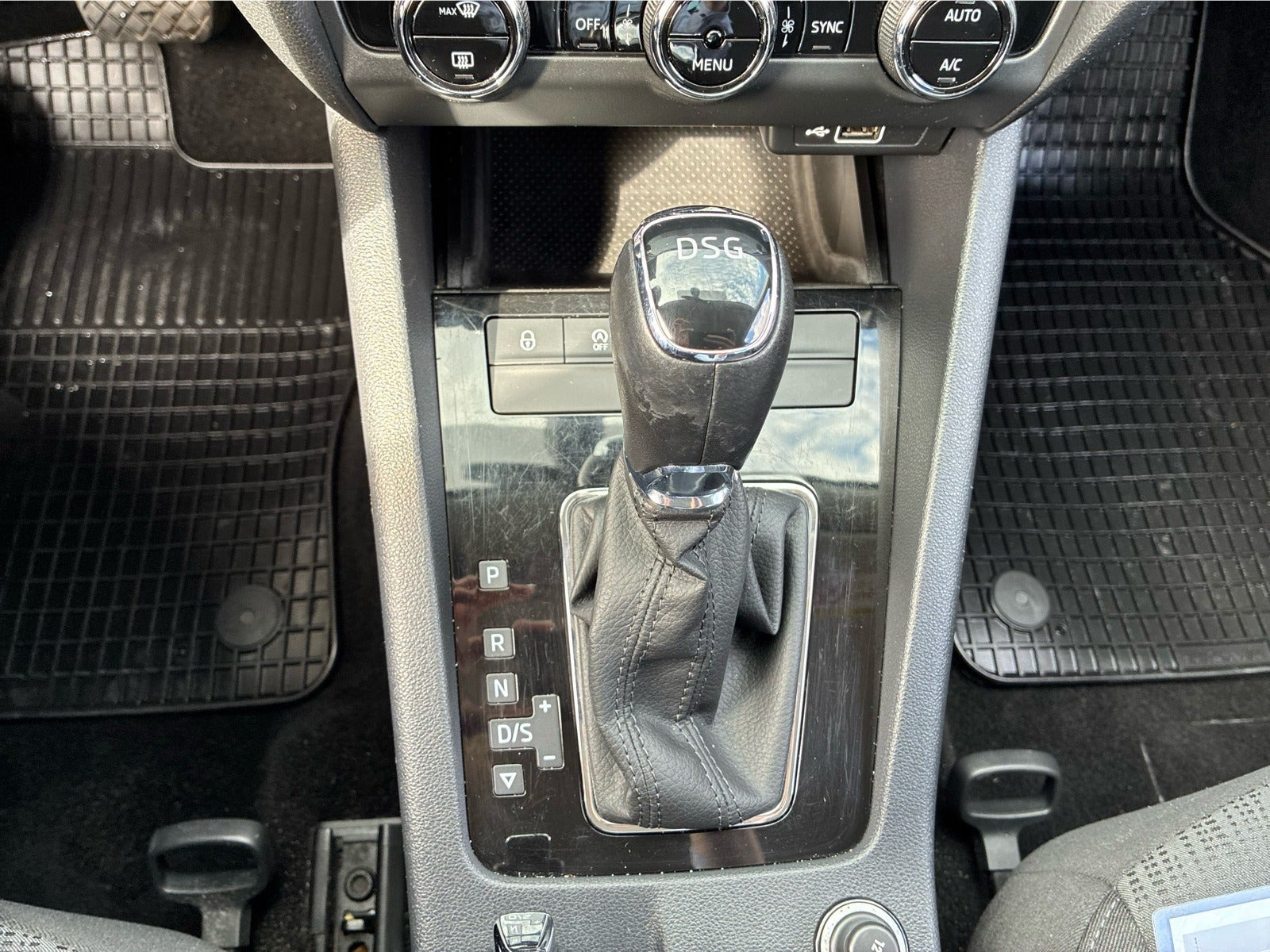Blå Skoda Octavia fra 2019