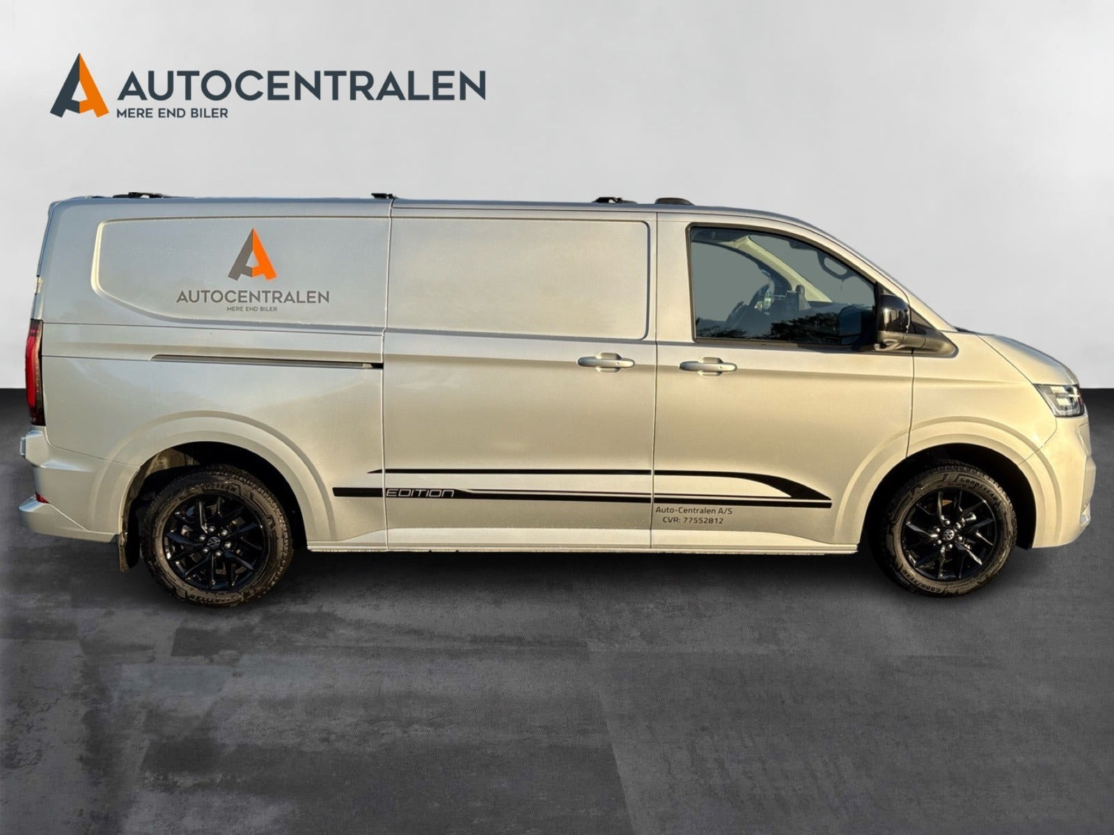 Sølv VW e-Transporter fra 2026