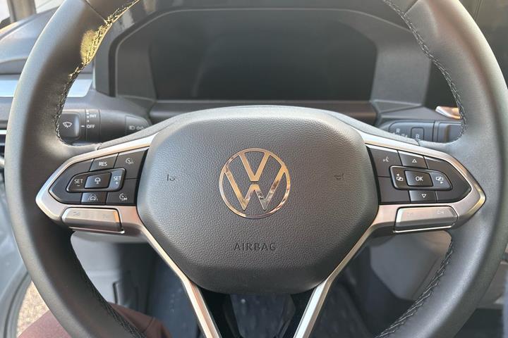 Sølv VW e-Transporter fra 2026
