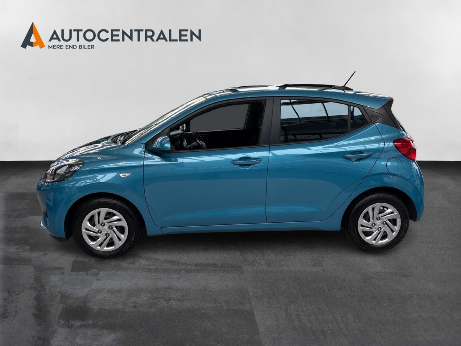 Blå Hyundai i10 fra 2022