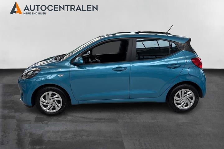 Blå Hyundai i10 fra 2022