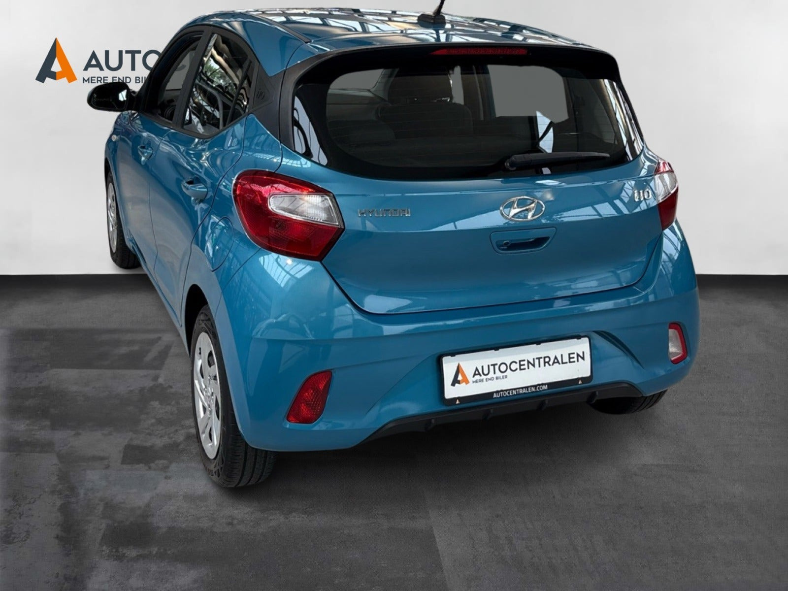 Blå Hyundai i10 fra 2022