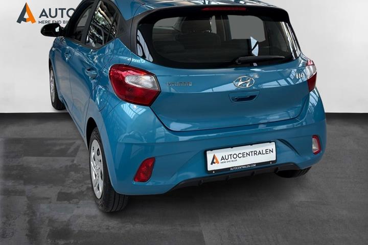 Blå Hyundai i10 fra 2022