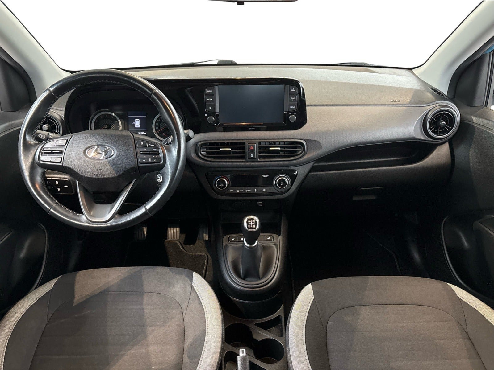 Blå Hyundai i10 fra 2022