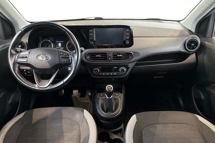 Blå Hyundai i10 fra 2022