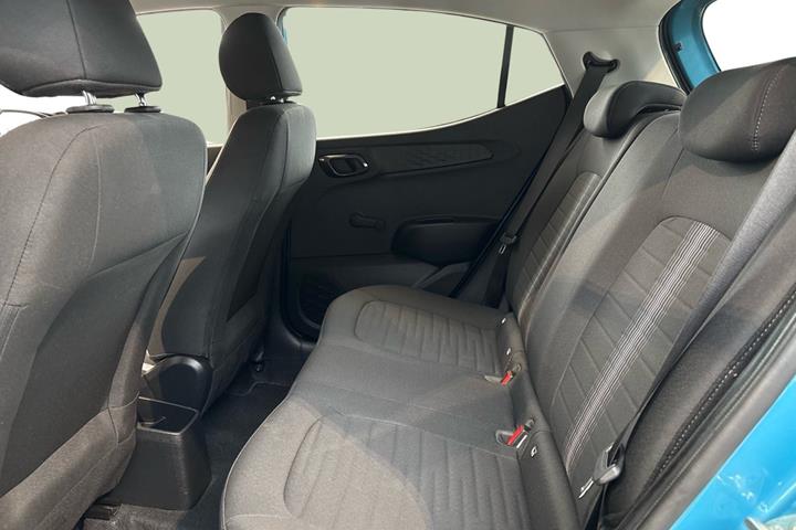 Blå Hyundai i10 fra 2022
