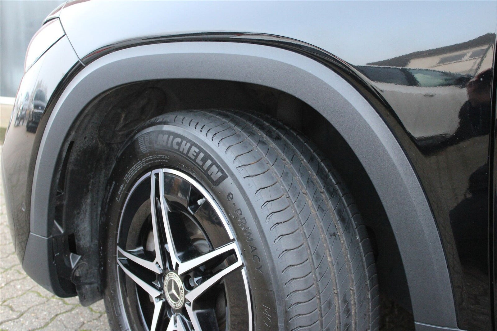 Sort Mercedes EQB250+ fra 2025