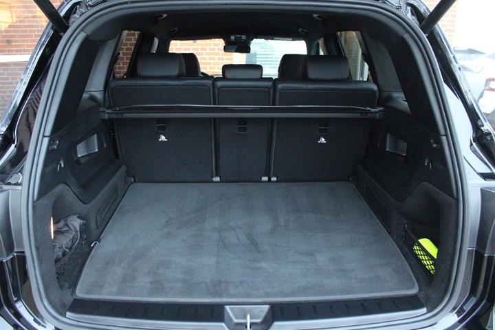 Sort Mercedes EQB250+ fra 2025