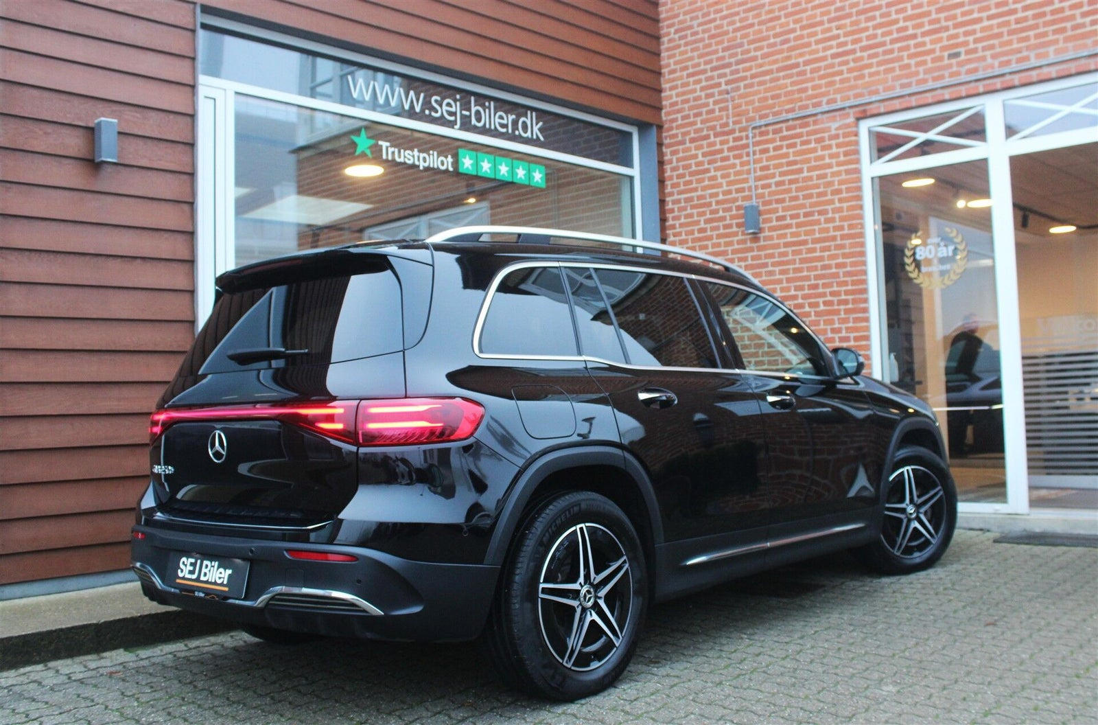 Sort Mercedes EQB250+ fra 2025