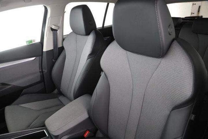 Sort Skoda Enyaq fra 2026