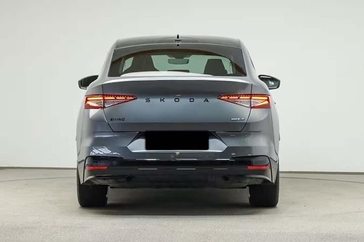 Grå Skoda Enyaq fra 2026