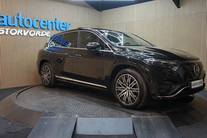 Sort Mercedes EQS450+ SUV fra 2023