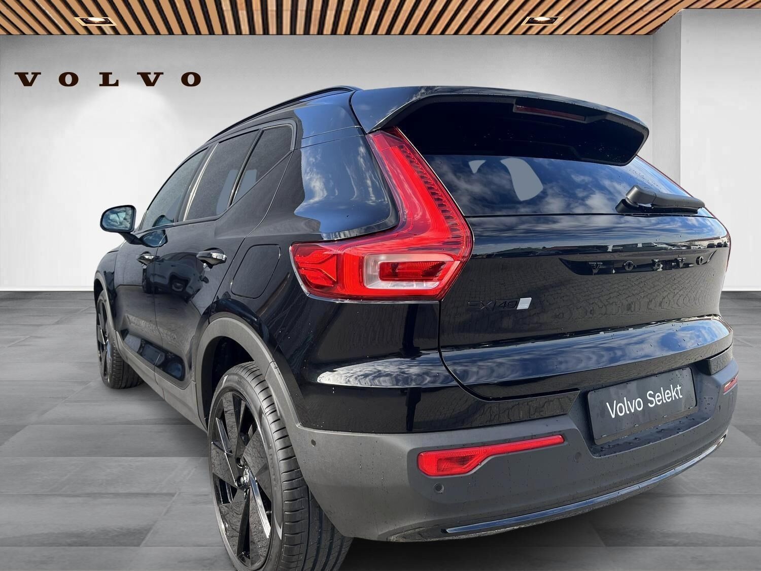 Sort Volvo EX40 fra 2025