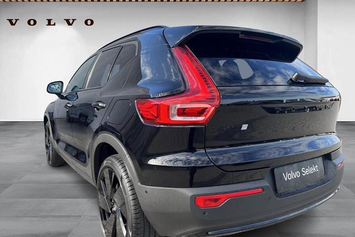 Sort Volvo EX40 fra 2025