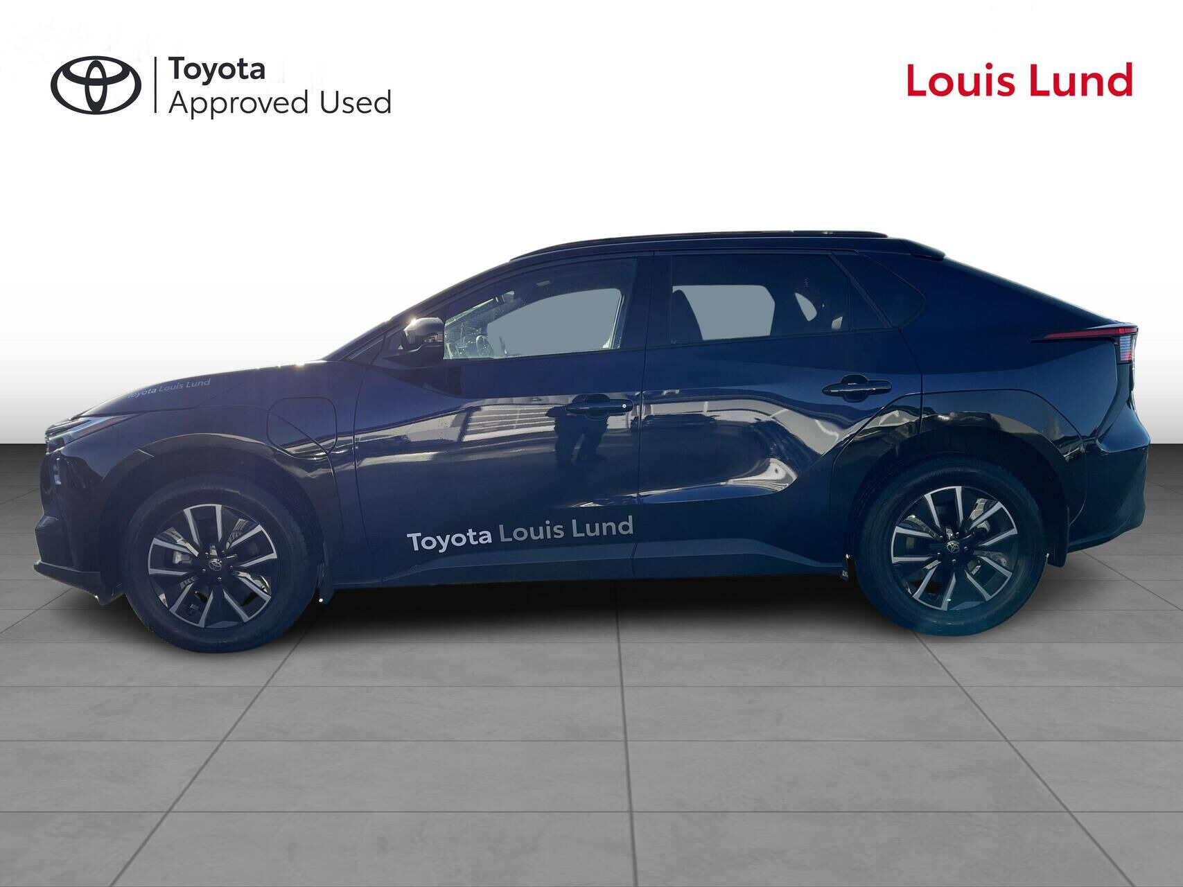 Blå Toyota BZ4X fra 2026