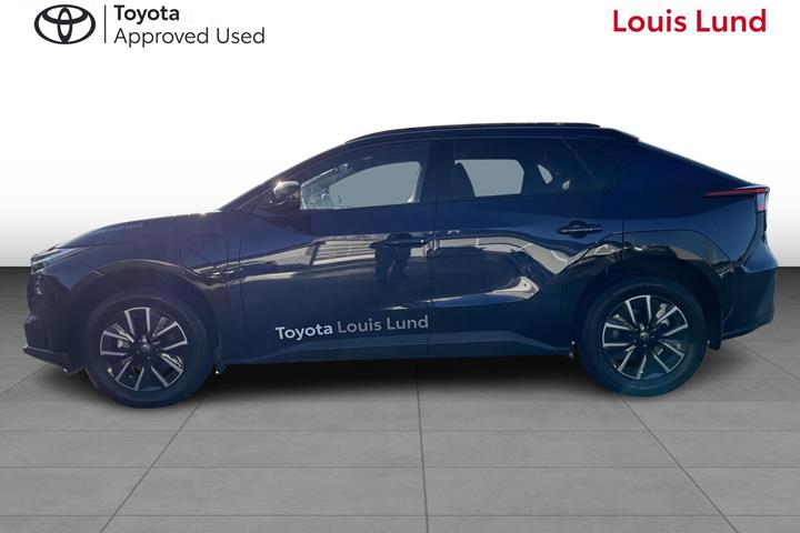Blå Toyota BZ4X fra 2026
