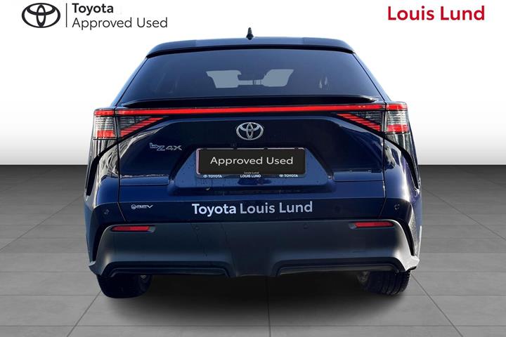 Blå Toyota BZ4X fra 2026