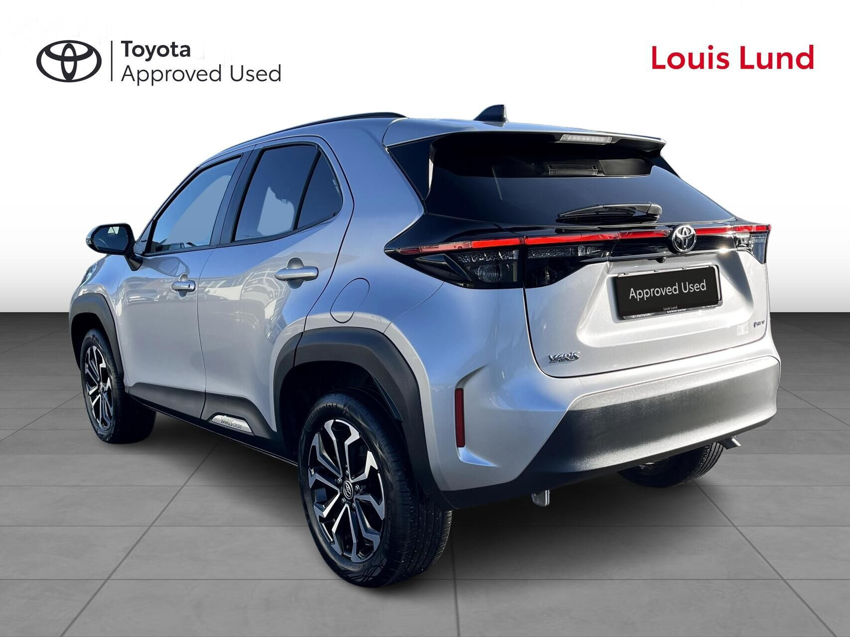 Sølv Toyota Yaris Cross fra 2025