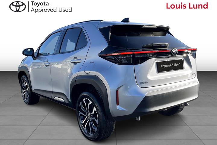 Sølv Toyota Yaris Cross fra 2025