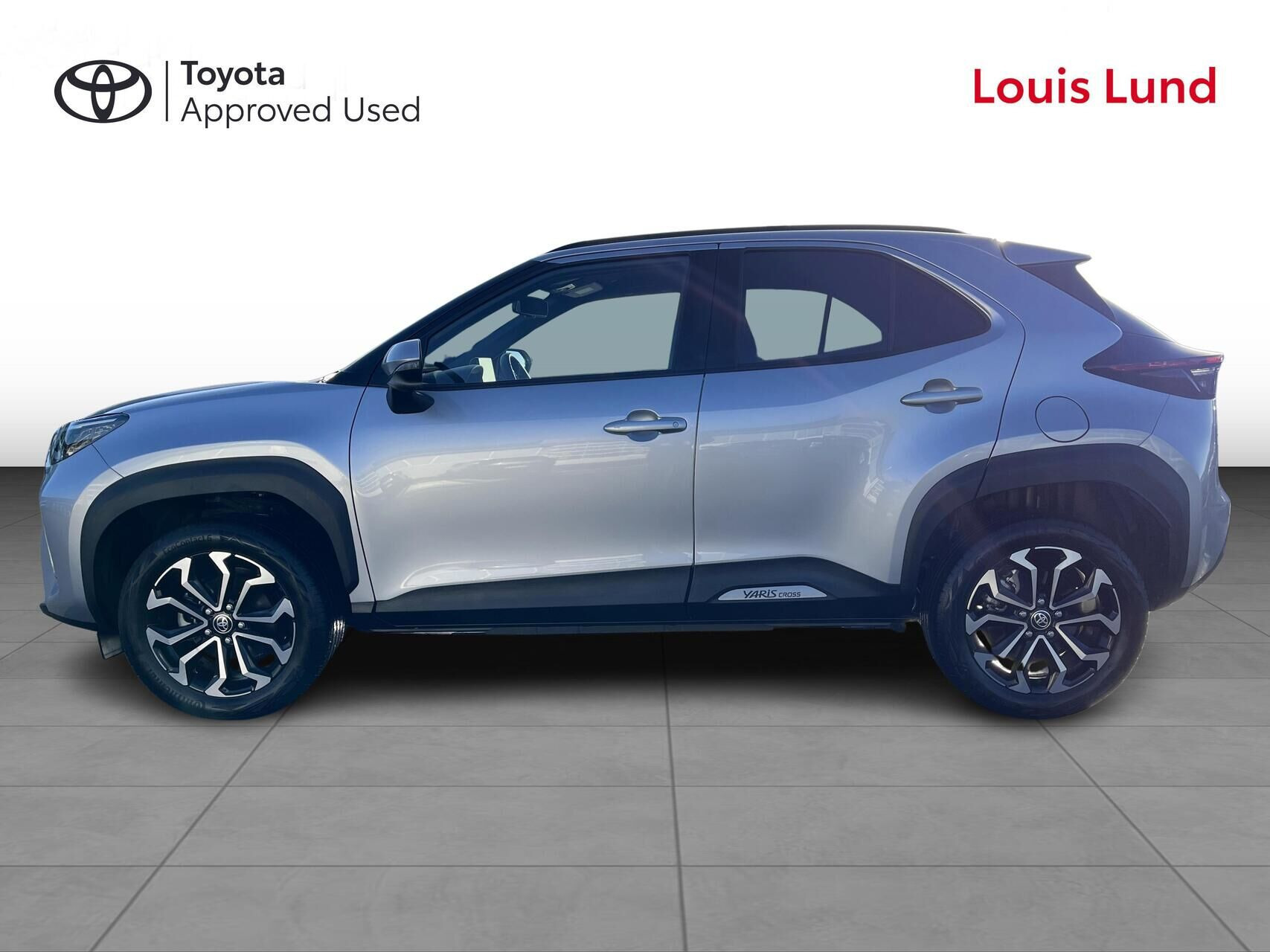 Sølv Toyota Yaris Cross fra 2025