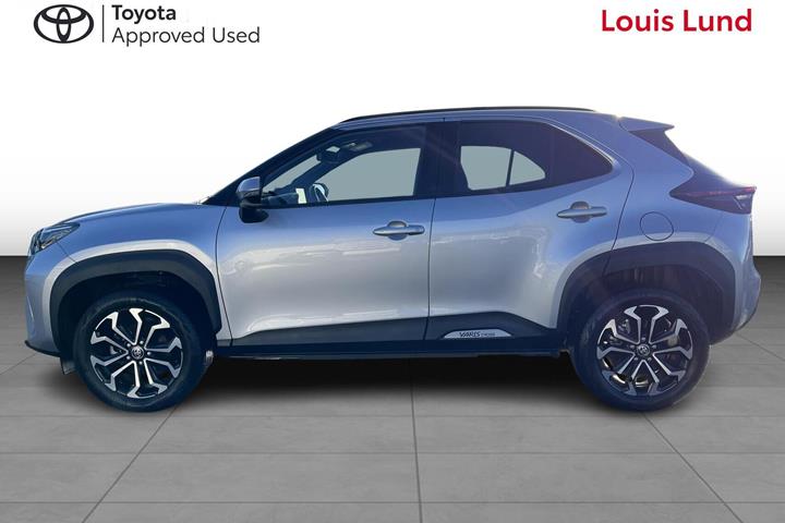 Sølv Toyota Yaris Cross fra 2025