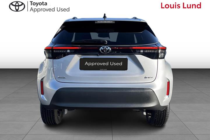 Sølv Toyota Yaris Cross fra 2025