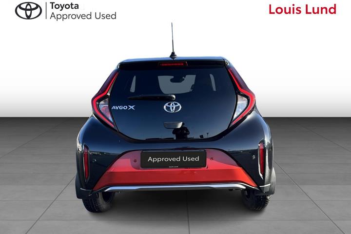 Rød Toyota Aygo X fra 2023