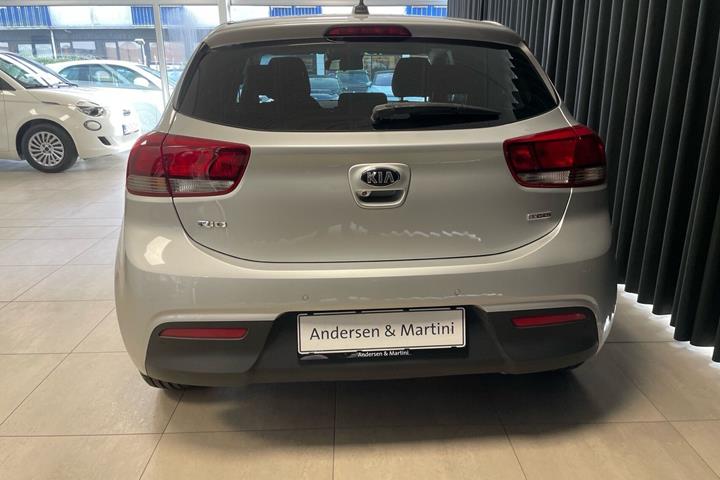 Sølv Kia Rio fra 2020