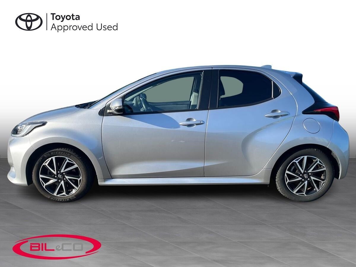 Sølv Toyota Yaris fra 2021