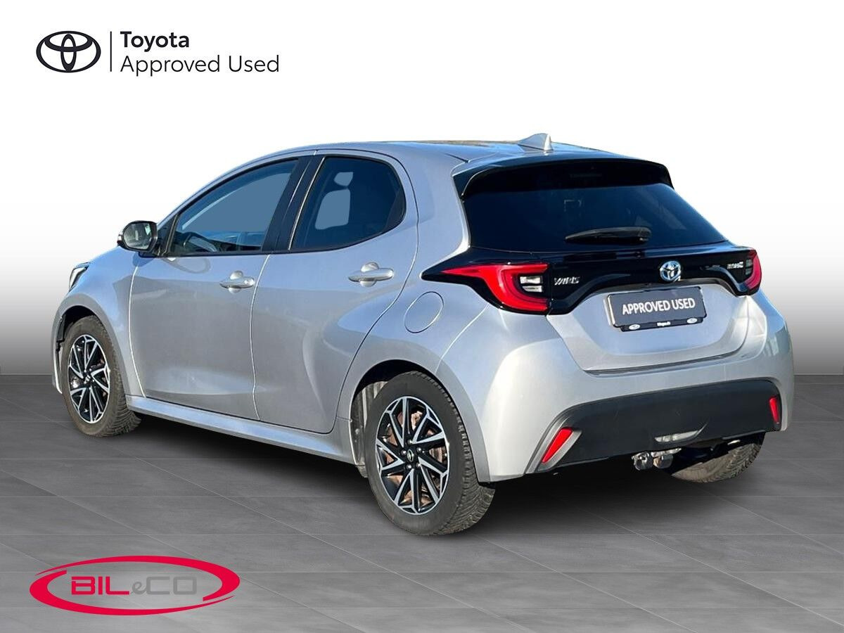 Sølv Toyota Yaris fra 2021