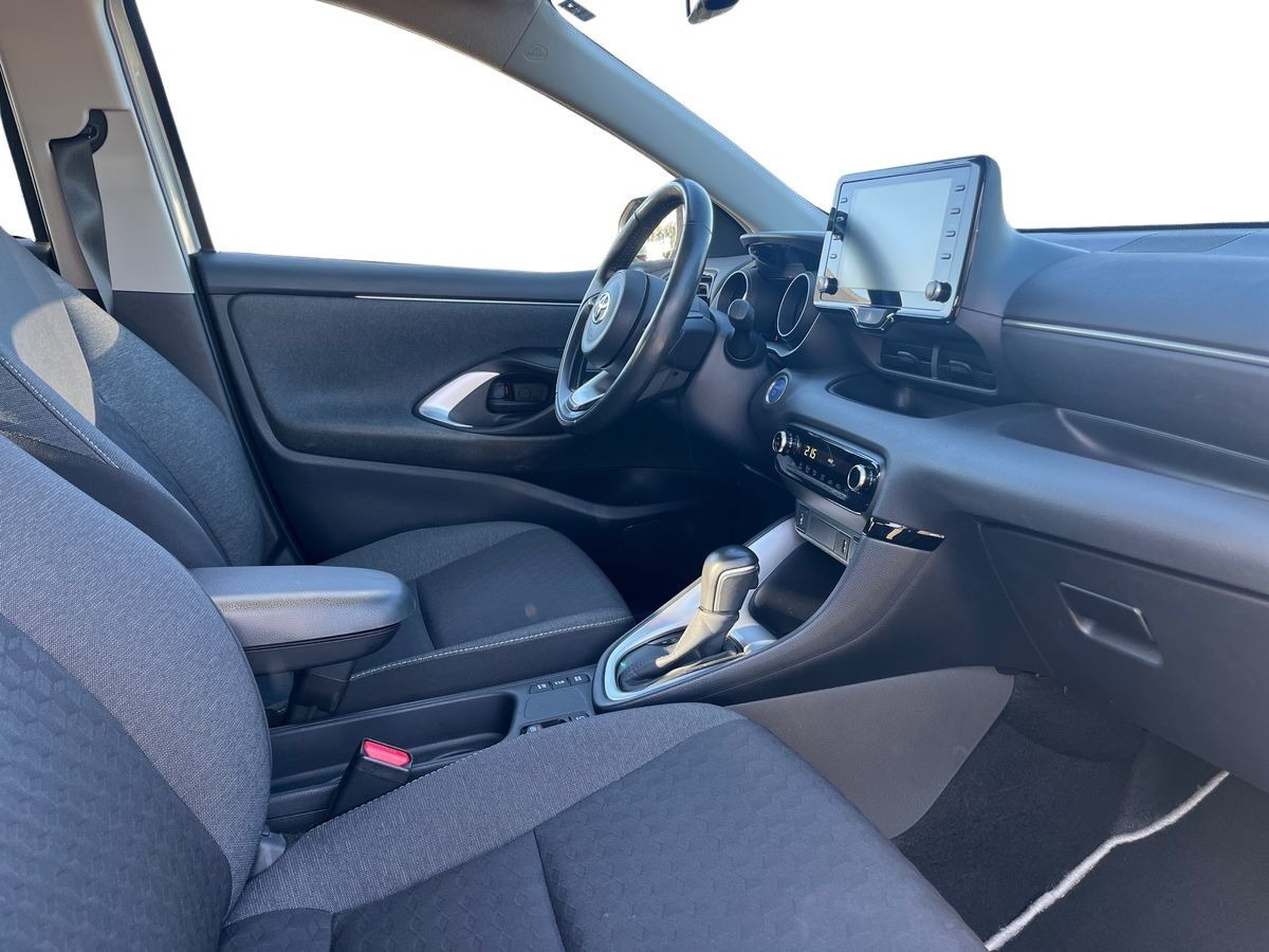 Sølv Toyota Yaris fra 2021