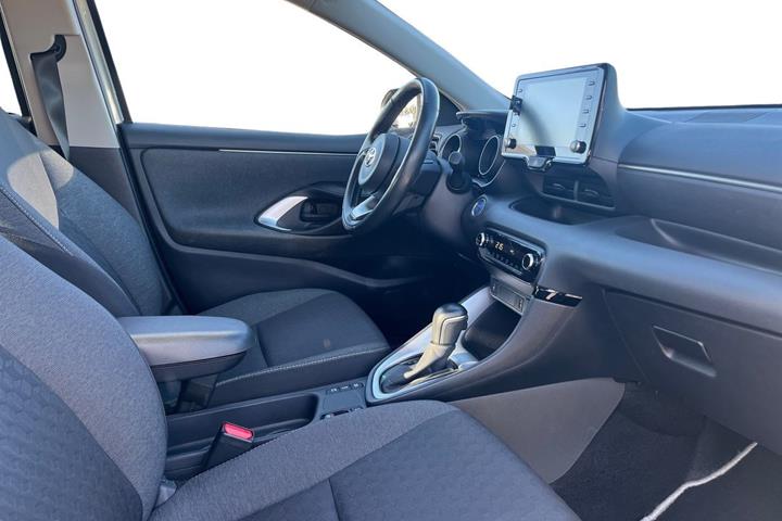 Sølv Toyota Yaris fra 2021