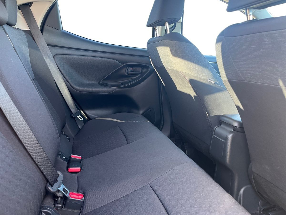 Sølv Toyota Yaris fra 2021
