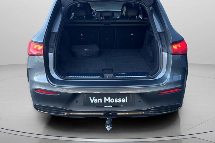 Grå Mercedes EQE350 fra 2025