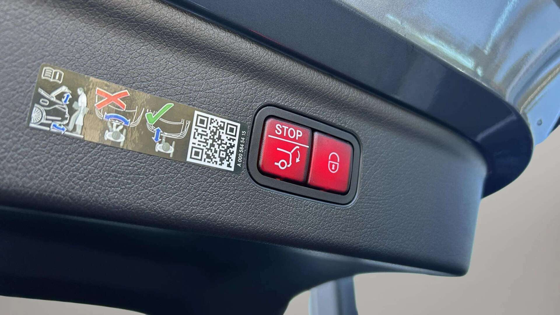 Grå Mercedes EQE350 fra 2025