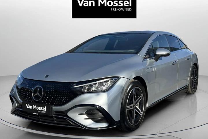 Grå Mercedes EQE350 fra 2023