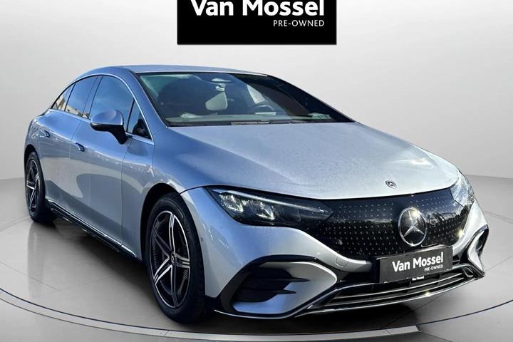 Grå Mercedes EQE350 fra 2023