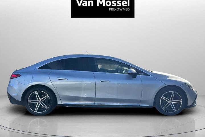 Grå Mercedes EQE350 fra 2023