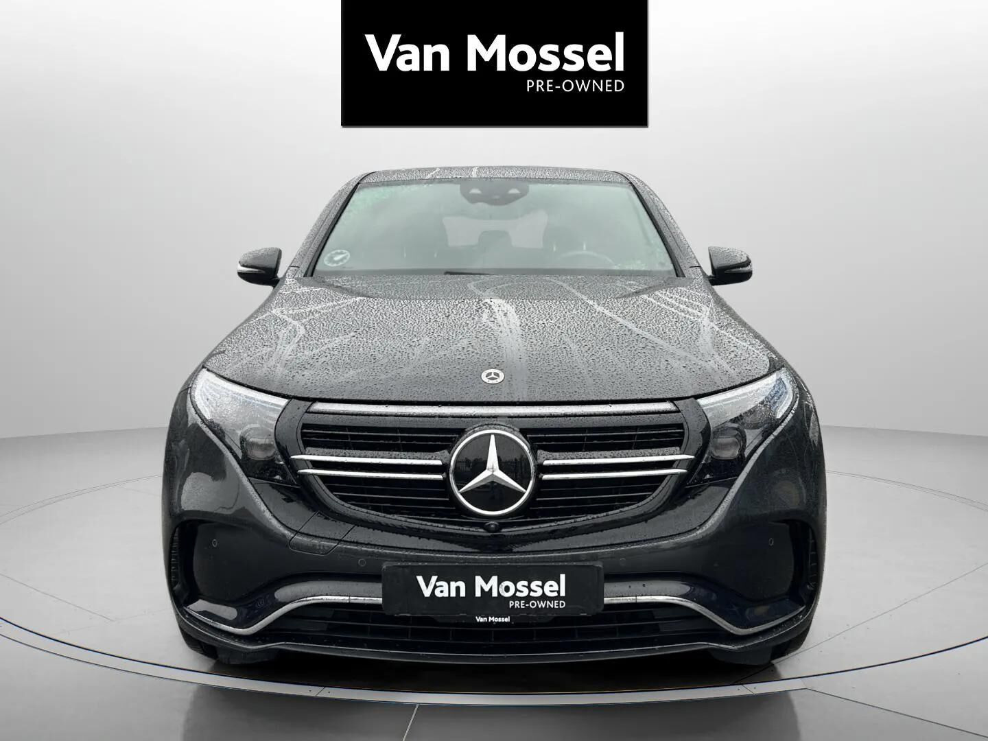 Grå Mercedes EQC fra 2022