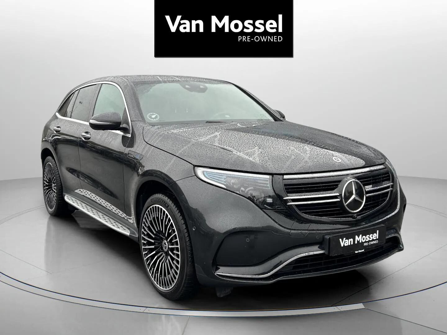 Grå Mercedes EQC fra 2022
