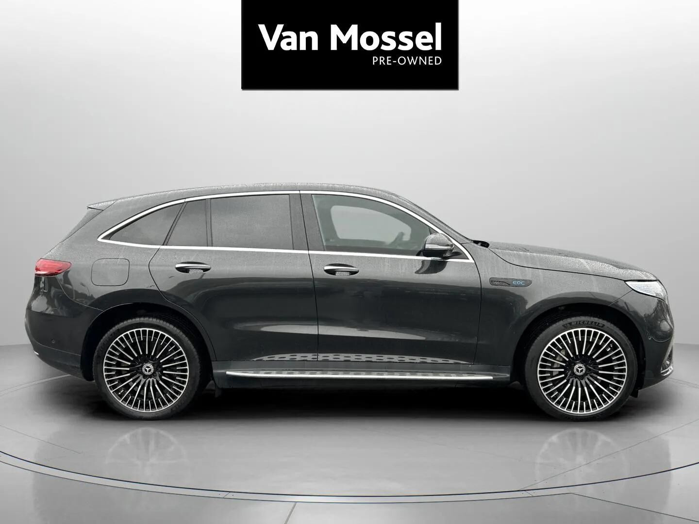 Grå Mercedes EQC fra 2022